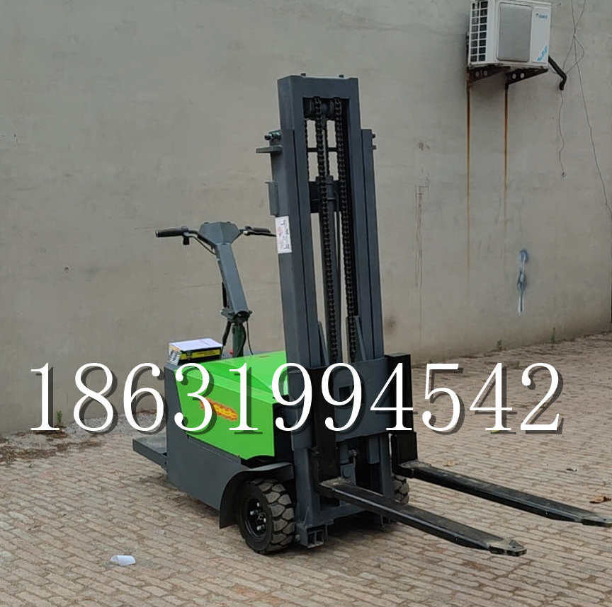 宜阳县优程全电动叉车插腿式堆高车液压装卸车1.5吨升高小型站驾式铲车